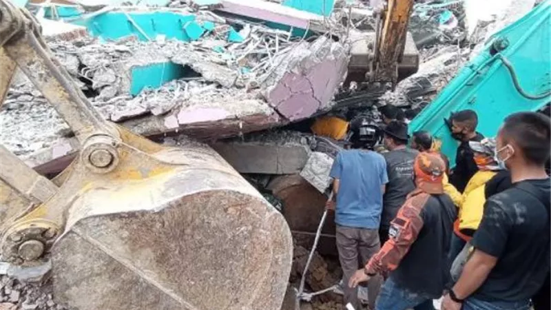 إندونيسيا: زلزال بقوة 7 درجات يضرب شمال جزيرة 