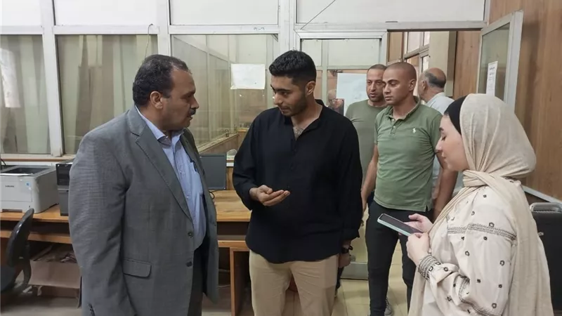 نائب رئيس جامعة بنها يتفقد أعمال التحويلات لطلاب الثانوية العامة