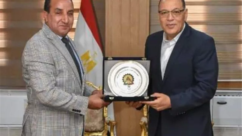غراب يلتقي رئيس مجلس ادارة مصنع انتاج واصلاح المدرعات