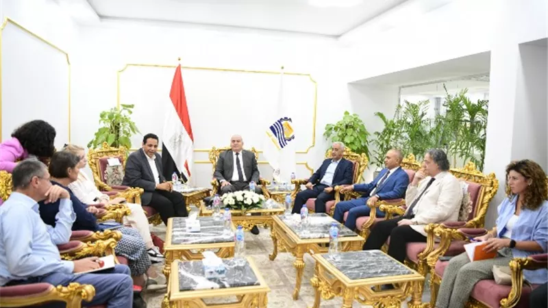 محافظ قنا يستقبل وفد وكالة التعاون الدولي