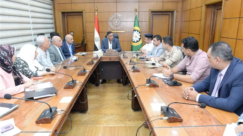 اجتماع لتوصيل المرافق لمشروع مساكن الجلاء وحي شرق بالدقهلية