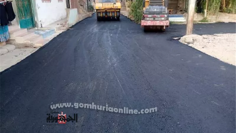 مديرية الطرق تواصل أعمال الرصف بمدينة فايد