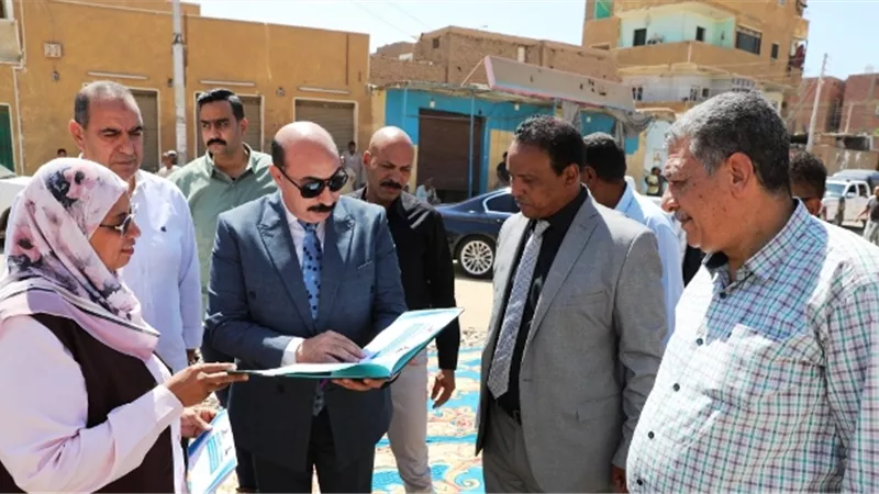 محافظ أسوان يضع حجر الأساس لإنشاء مدرسة جديدة