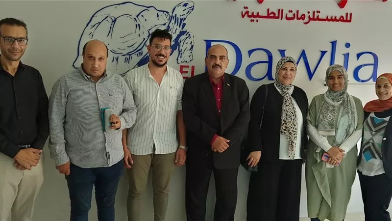 وزارة العمل: جولة تفقدية في شركة مستلزمات طبية بالإسماعيلية