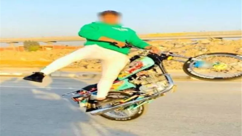 نهاية مأساوية لقائد الدراجة الإستعراضية بوقوعه بقبضة مباحث الشروق