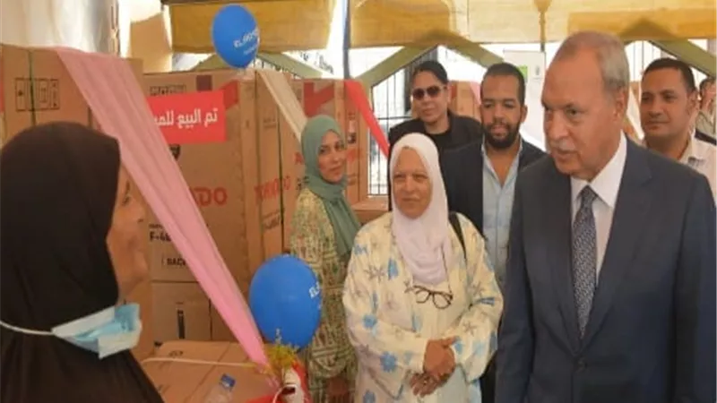 الهجان يُسلم أجهزة كهربائية ومستلزمات تجهيز 15 عروسة بالقليوبية