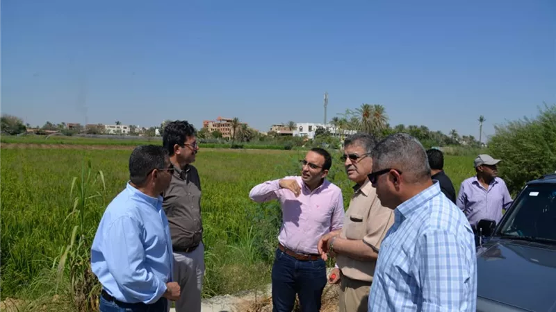نائب محافظ الإسماعيلية يتفقد مشروعات تطوير الطرق والميادين