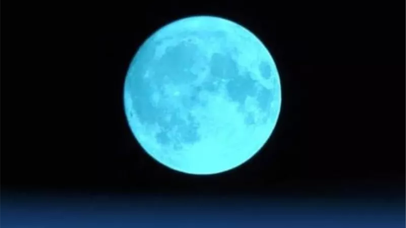 ظاهرة القمر الأزرق بين الحقيقة والأسطورة !