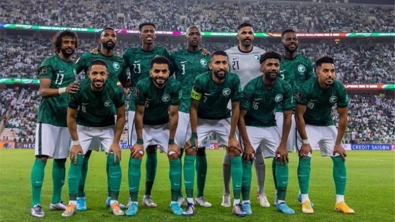 حارس المنتخب السعودي يهدد الهلال: 