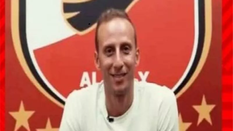 الأهلي يدرس الإطاحة بأمير توفيق من منصب مدير التعاقدات