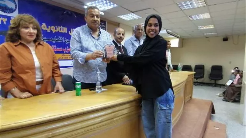مستقبل وطن الأقصر يكرم أوائل الثانوية العامة بالطود