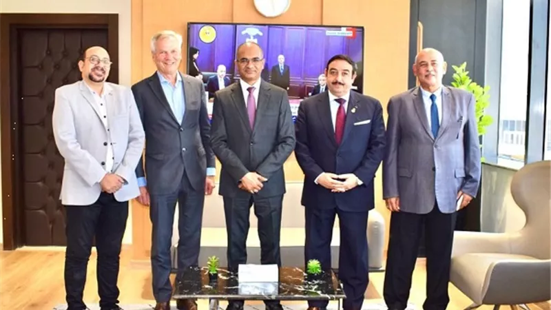 نائب وزير الإسكان يستقبل مجموعة من مسئولي شركات معالجة الصرف الصحي