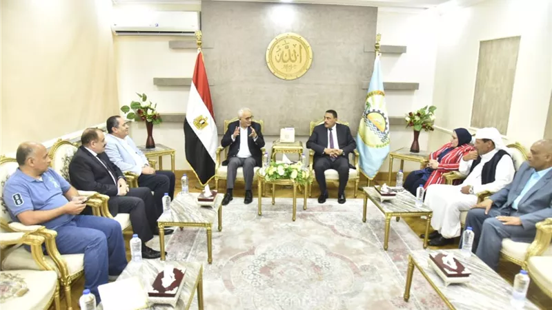 حجازي وشعيب يضعان حجر أساس مجمع مدارس الريفية بمطروح