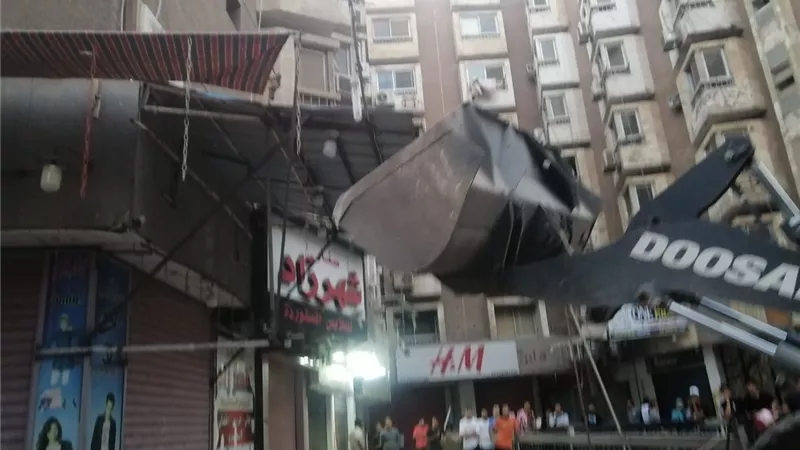 رفع ١٢٠٠ إشغال وفتح 3 جراجات مغلقة أسفل العقارات بالطالبية