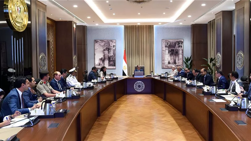 تصل إلى 10 آلاف جنيه.. غرامات فورية لمن يُلقي القمامة في المجاري المائية
