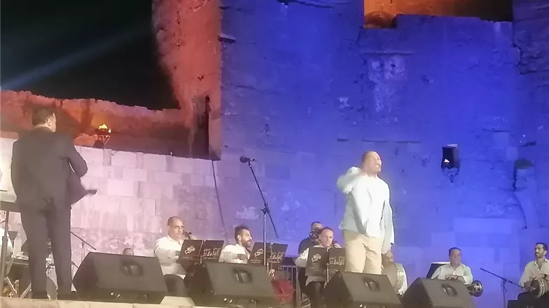 علي الحجار يتألق في حفل مهرجان القلعة والجمهور يصفق