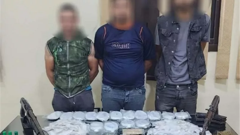 سقوط مسجل خطر واثنين من معاونيه بأسلحة ومخدرات فى الدقهلية