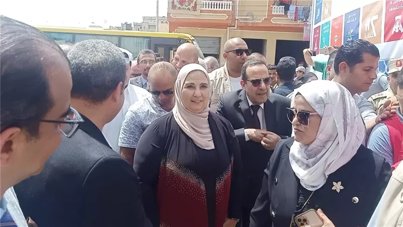 وزيرة التضامن تتفقد اعادة رفع كفاءة منازل العائدين بالشيخ زويد