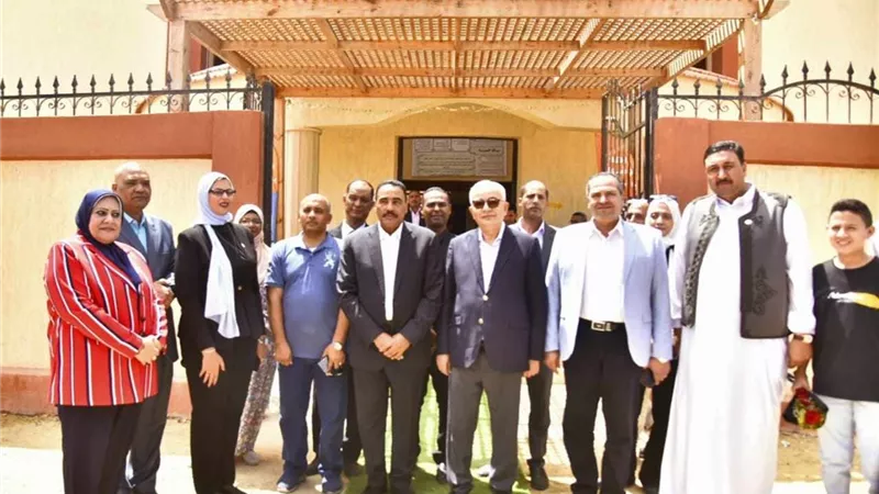 حجازي وشعيب يفتتحان المدرسة اليابانية بمطروح