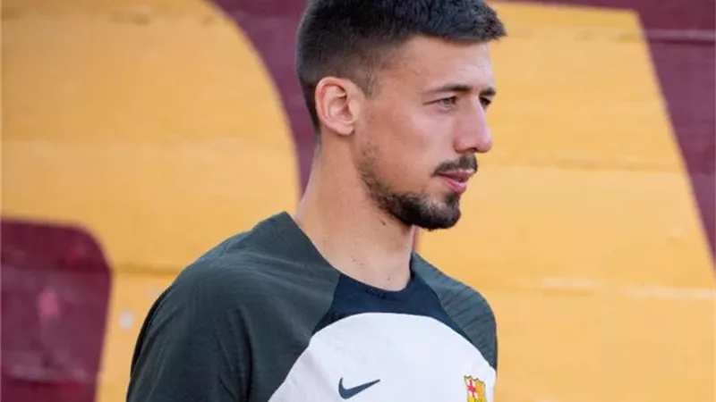 برشلونة يعلن رحيل كليمنت لينجليه إلى أستون فيلا الإنجليزي