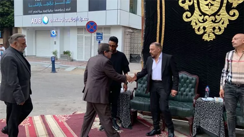 بدء مراسم عزاء شقيق الفنان عمرو عبد الجليل بعمر مكرم