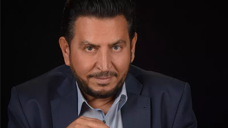 وفاة الشاعر كريم العراقي عن عمر ناهز 68 عاما
