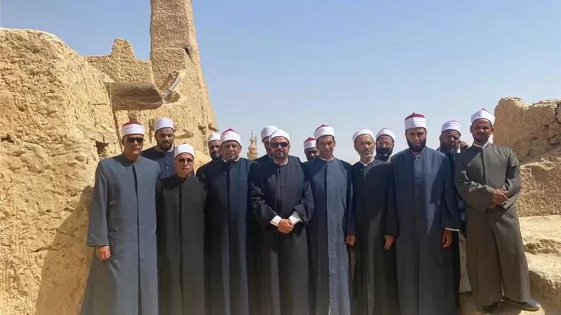 قافلة دعوية من أئمة مطروح والأسكندرية للمسجد العتيق بسيوة