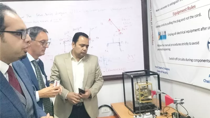المركز الفرنسي يشيد بمشروعات تخرج طلاب علوم الملاحة ببنى سويف
