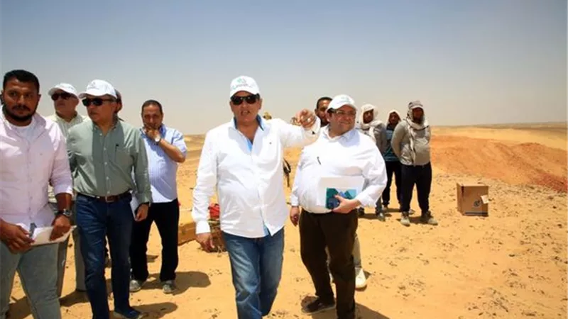 تمهيد 500 كيلو طرق ومدقات بأراضي مشروع الـ1.5 مليون فدان