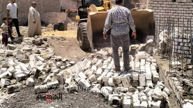 استمرار رصد وازالة حالات التعدي بالبناء المخالف بمركز مطاي