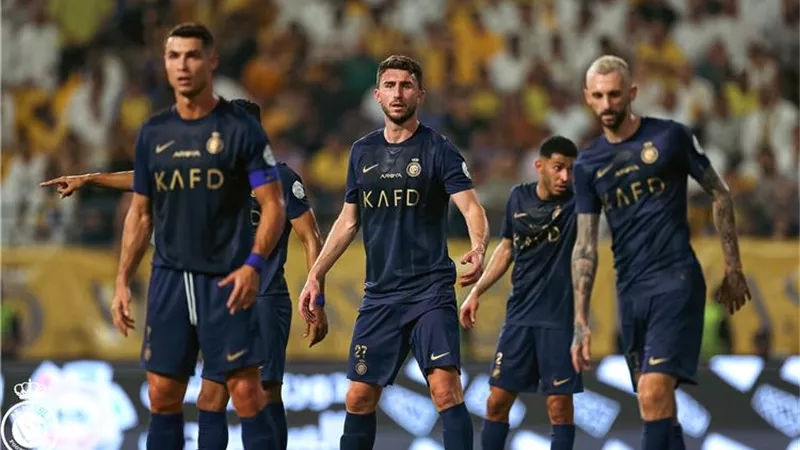 النصر يتقدم علي الحزم بثنائية نظيفة في الشوط الأول