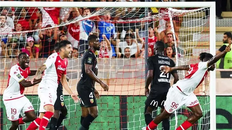 موناكو يفوز على ضيفه لانس 3 / صفر ويتصدر الدوري الفرنسي