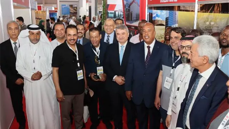 رئيس هيئة التنمية الصناعية يفتتح معرض للحديد والصناعات المعدنية