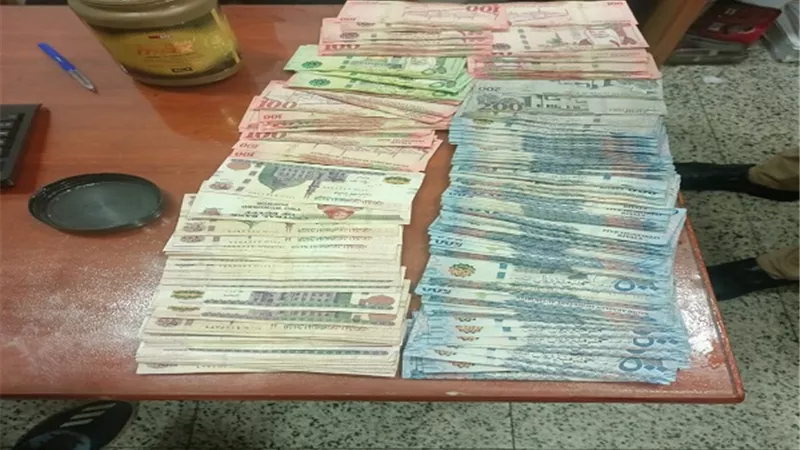 إحباط تهريب نقد أجنبى ومصرى داخل 