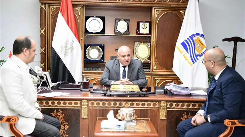 محافظ قنا يستقبل وكيل وزارة الصحة والسكان الجديد
