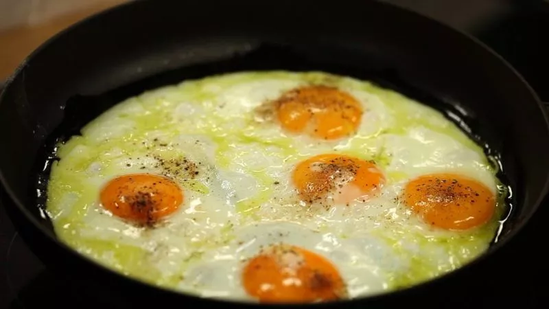 5 اخطاء عند قلى البيض تجنبها
