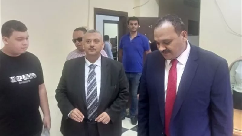 نائب رئيس جامعة بنها يتفقد إجراءات الكشف الطبي على الطلاب الجدد