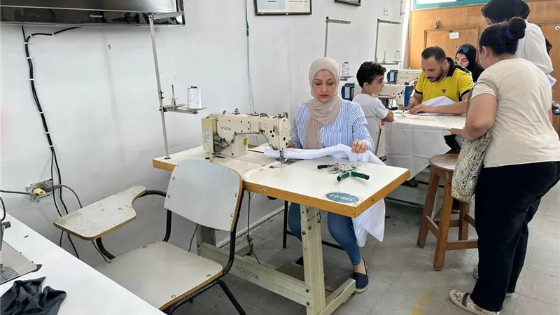 كلية الفنون التطبيقية بحلوان تنفذ ٤٠٠٠ كوفرته لأسبوع شباب الجامعات