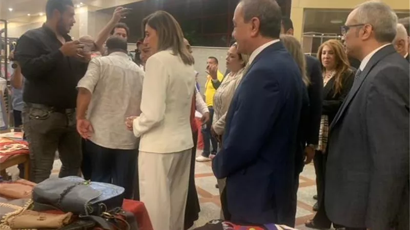 وزيرة الثقافة ومحافظ الاسماعيلية افتتحوا مهرجان الفنون الشعبية