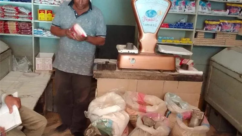 حملة تموينية مكبرة على المحال التجارية بقري مركز سمالوط