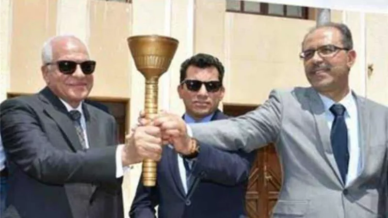 وزير الرياضة يستقبل شعلة اسبوع شباب الجامعات ال 13