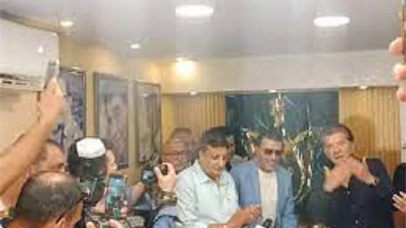 وليد توفيق يهدى تكريمه من 