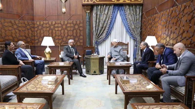 شيخ الأزهر يوصي سفراء مصر الجدد بالاهتمام بتدريب الأئمَّة الأجانب