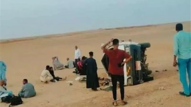 مصرع وإصابة 8 فى إنقلاب سيارة بالطريق الصحراوي أسوان/القاهرة