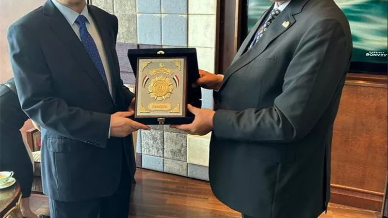 آمنة يدعو الشركات الصينية للاستفادة من الفرص الاستثمارية بالسوق المصرى
