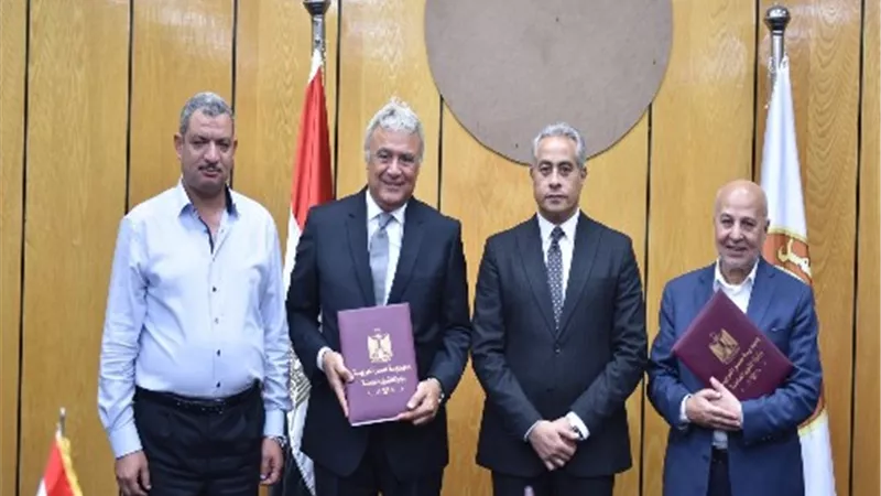 وزير العمل يشهد نجاح مفاوضة جماعية تُحقق مُكتسبات لـ