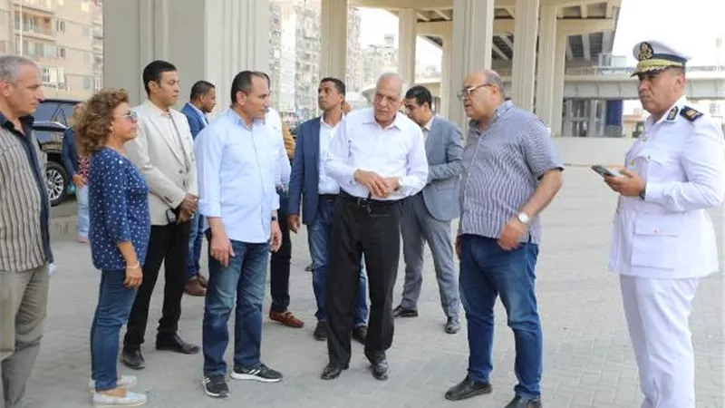 المحافظ يتابع إنشاء موقف سرفيس ناهيا وتوسعاته اسفل محور كمال عامر