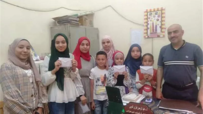 مدير إدارة شباب ديرمواس يكرم حفظة القرآن الكريم بديرمواس