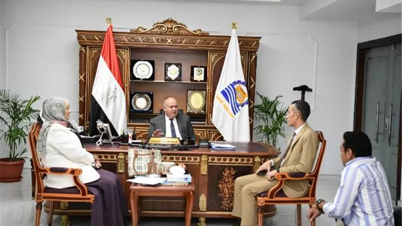 محافظ قنا يستقبل مدير مرفق الإسعاف الجديد