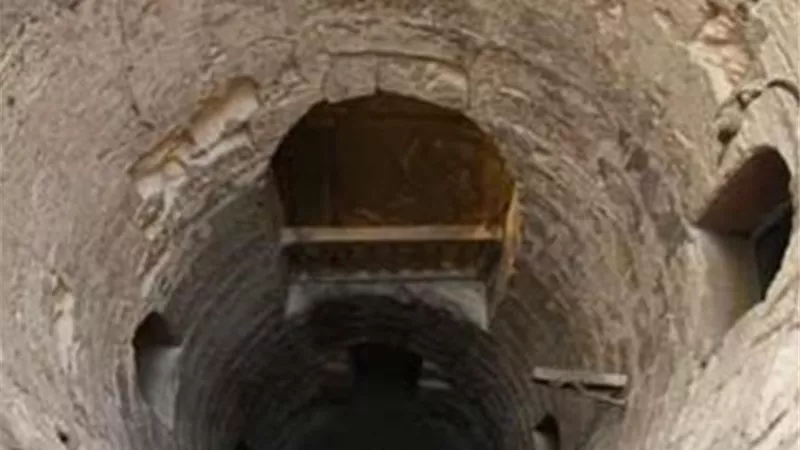 مصرع 2 من عمال الصرف الصحي غرقا في «بئر» ببيلا